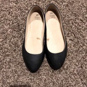 Black ballet flats